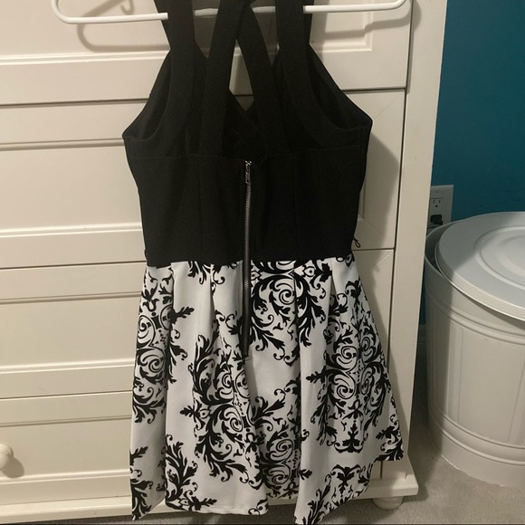 Size 5 black and white patterned dress with belt (great for grade 8 graduations) - Picture 4 of 10